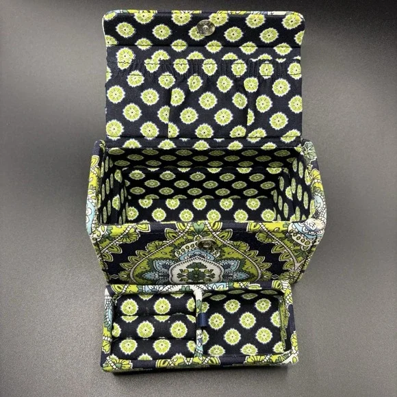 Vera Bradley Green Mini Travel Jewelry Hard Case - Removable Ring Tray - Picture 7 of 10